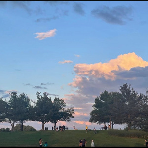 女人自己扒荫道让男人添小说
